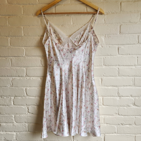 Vintage Versailles by The Bay Floral Lacy Pleated Nightgown Lingerie Slip Size M - Picture 2 of 8
